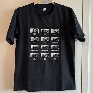 Uniqlo T-shirt black, Camera design